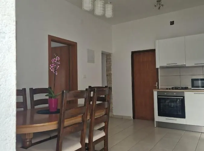 아파트 Riva 야세니스